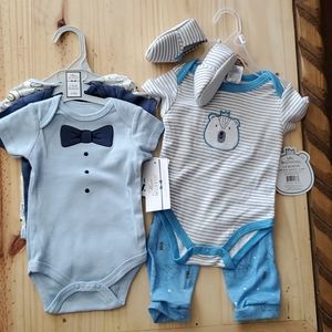NWT  3 onsies Mini Muffin 0-3, one outfit 3-6